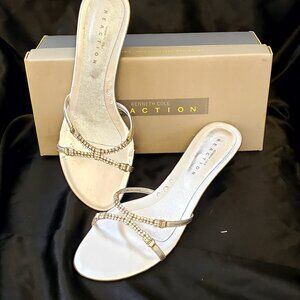 KENNETH COLE WOMEN’S Slip-on Silver Sandals “Paris Lights” size 9 M Brand New